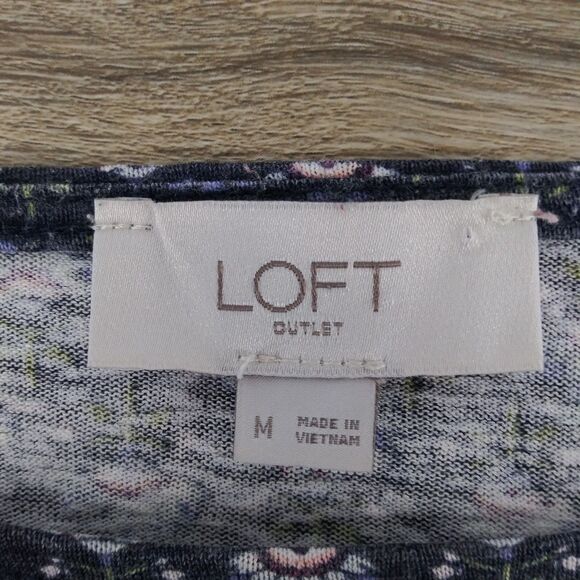 LOFT Outlet Shirt Womens Size M Blue Daises Round Neck Short Sleeve Pullover Top - Picture 4 of 5